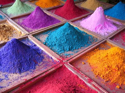 pigment definition in art: how does the use of pigments influence the emotional response to art?